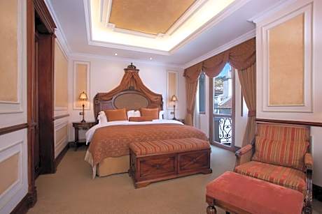  ROYAL FRONT KING SIZE BED