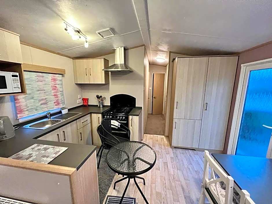 2 Bedroom Lakeview Lodge - Ensuite & Balcony Deck