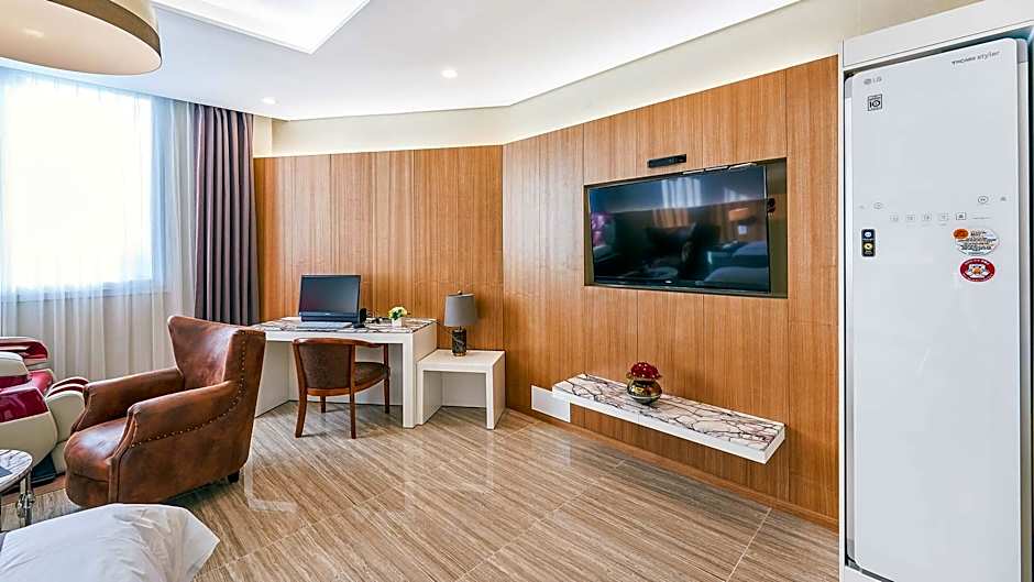 Aura Business Hotel