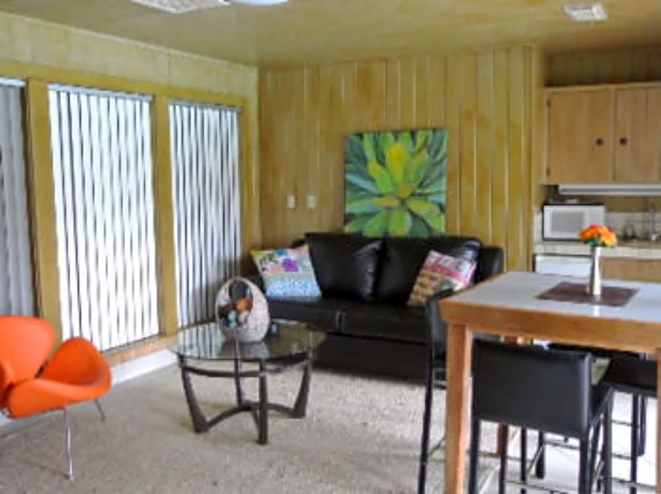 Live Oaks Bed and Breakfast 