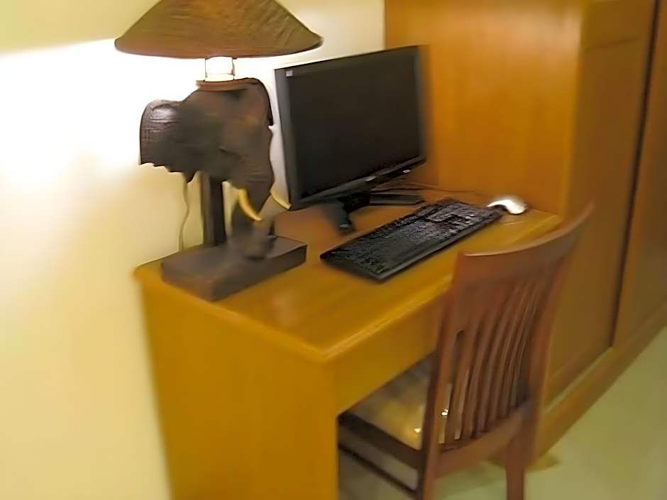 Rafael Mansion Bangkok Airport