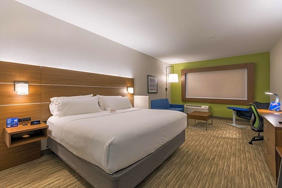 Holiday Inn Express & Suites San Marcos South