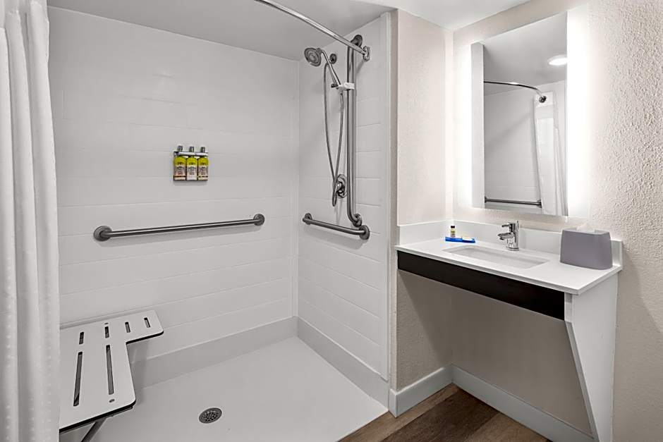 Holiday Inn Express & Suites Greenville - I-85 & Woodruff Rd by IHG