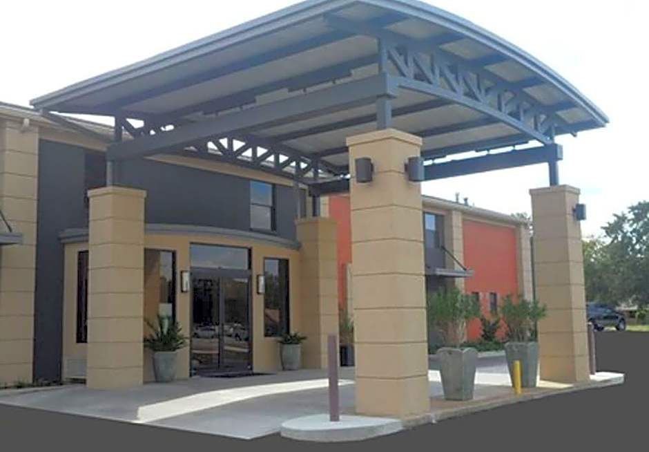 12 Oaks Hotel