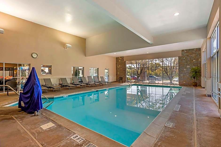Best Western Plus Revere Inn And Suites