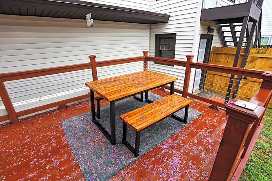 Historic Home Family Friendly Close to Seawall