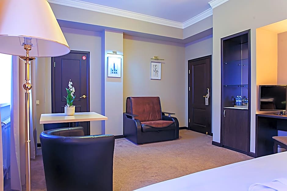Photo 1 of 11 of King Suite