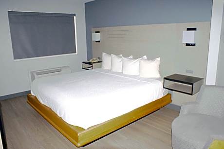 1 King Bed Pet Friendly