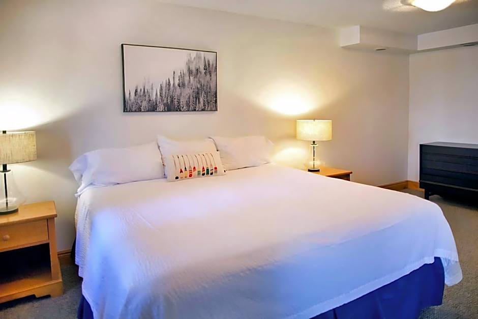 Photo 1 of 5 of Deluxe 1 King Bed