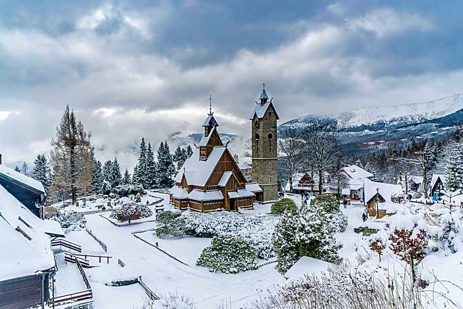 Nefryt - lodówka i czajnik w pokoju, dwa aneksy kuchenne ogólnodostępne, duży parking