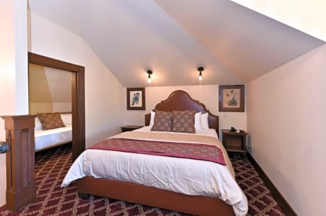 Deluxe King Suite