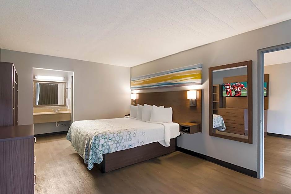 HomeTowne Studios by Red Roof Vero Beach - I-95