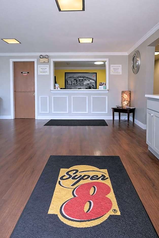 Super 8 by Wyndham Lewiston