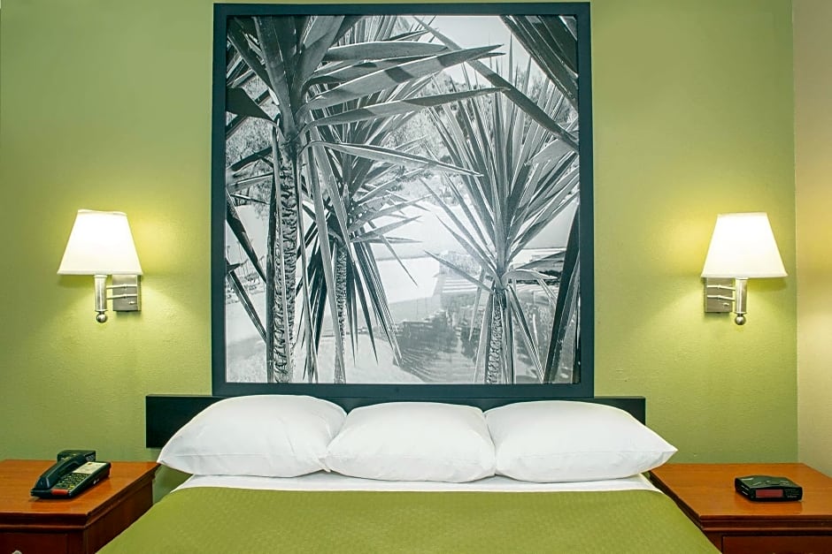 Super 8 by Wyndham Panama City