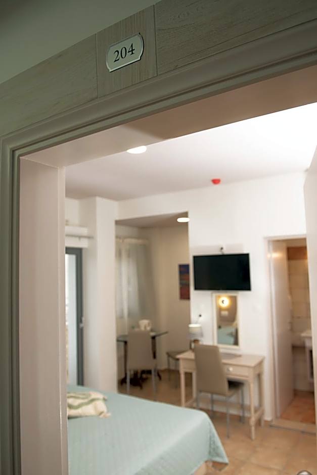 Tsaner Apartment and Rooms