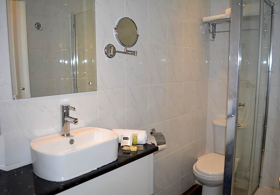 Four Saints Brig Y Don Hotel