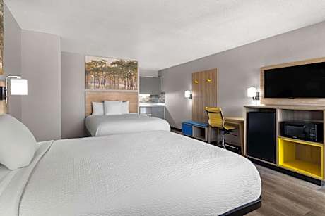 Efficiency Queen Room with Two Queen Beds - Non-Smoking