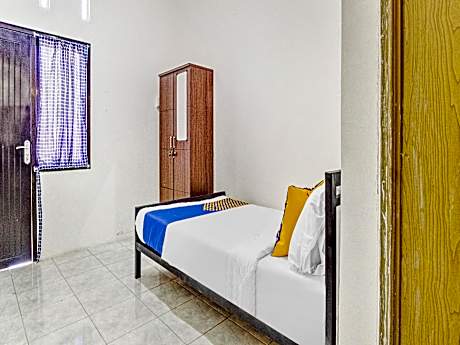 SPOT ON Room without Air Conditioning