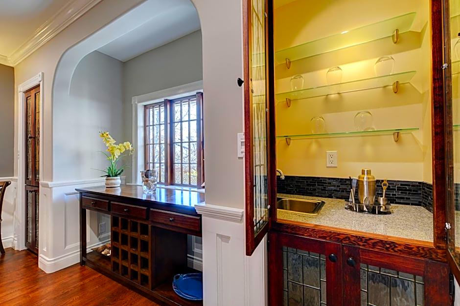 Character Stay across Swan Lake Nature Sanctuary