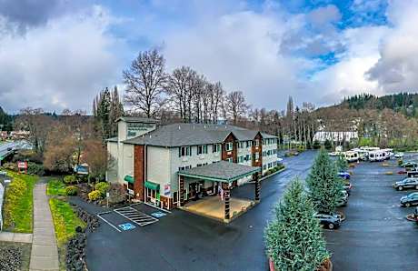 Clatskanie River Inn