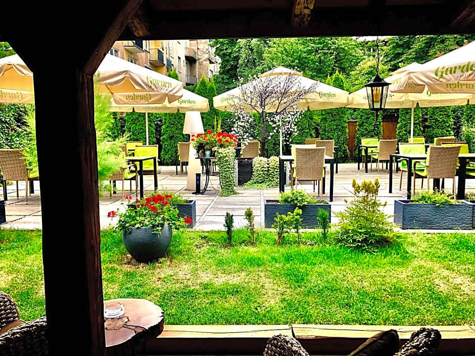 Art & Garden Residence