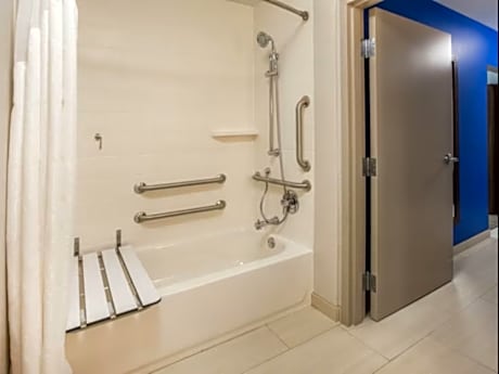 2 Queen Suite Mobil Acc Tub