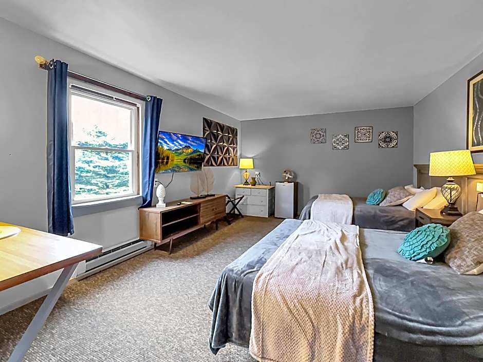 Timberline Lodge, Downtown Ellicottville - Near Ski Resort