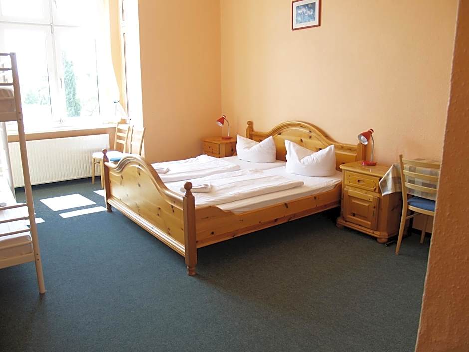 Happy go Lucky Hotel  Hostel