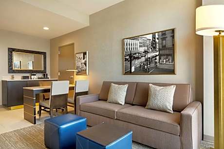 Deluxe Queen Suite with Two Queen Beds