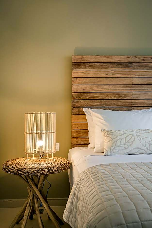 Meliti Waterfront Suites