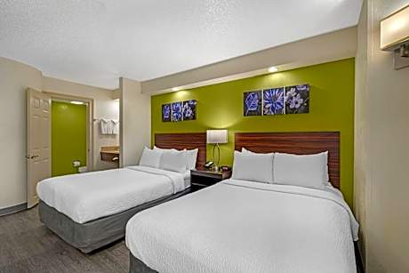 Double Room with Roll-In Shower - Accessible/Non-Smoking