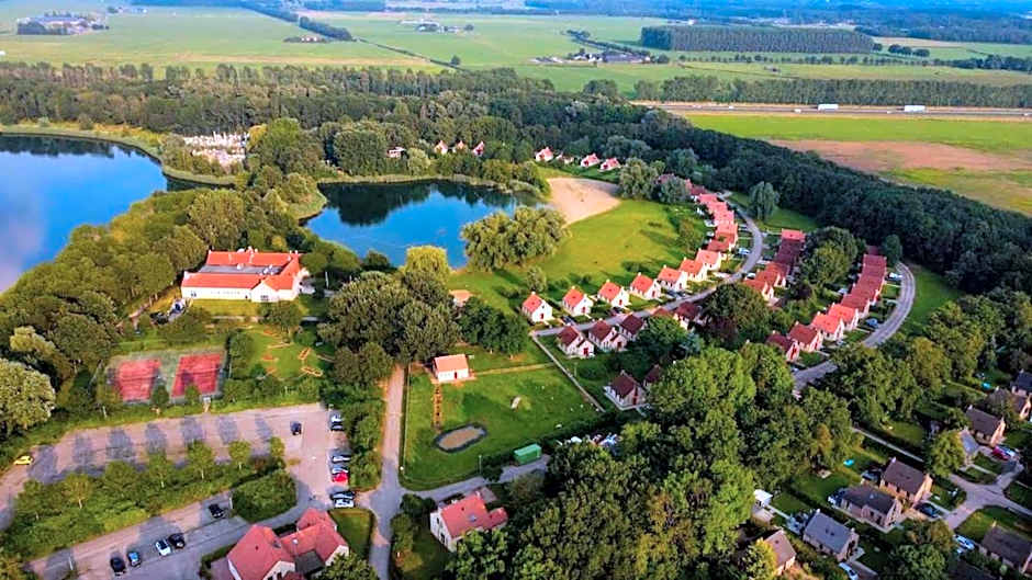 Het Huys Ewijk mooi luxe en een laadpaal