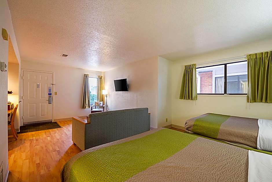 Studio 6 Extended Stay - Greensboro, NC
