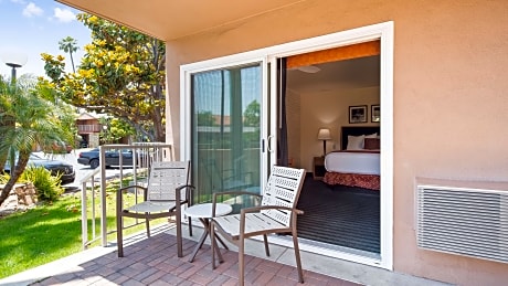 1 King Bed, View, Patio
