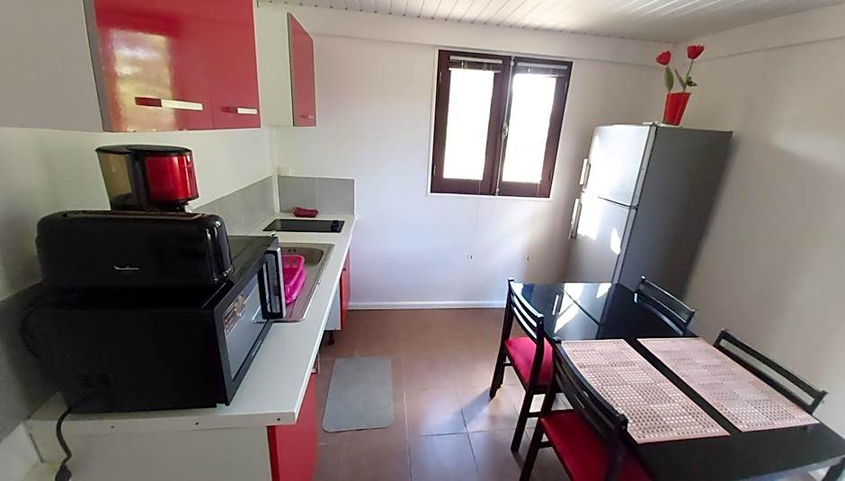 Au Petit Canal Fleuri