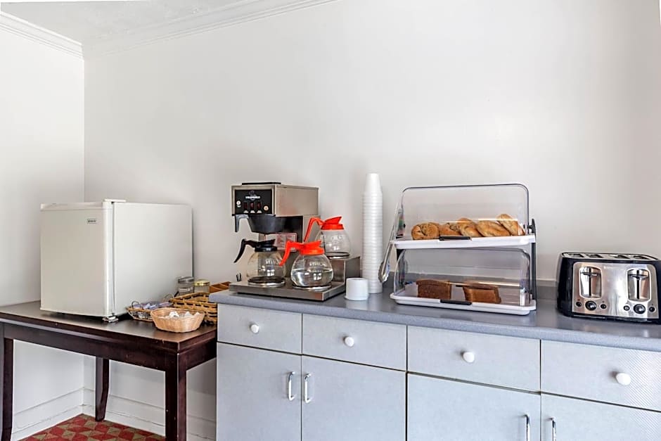 Econo Lodge Lee - Great Barrington