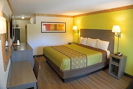 King Room - Non-Smoking