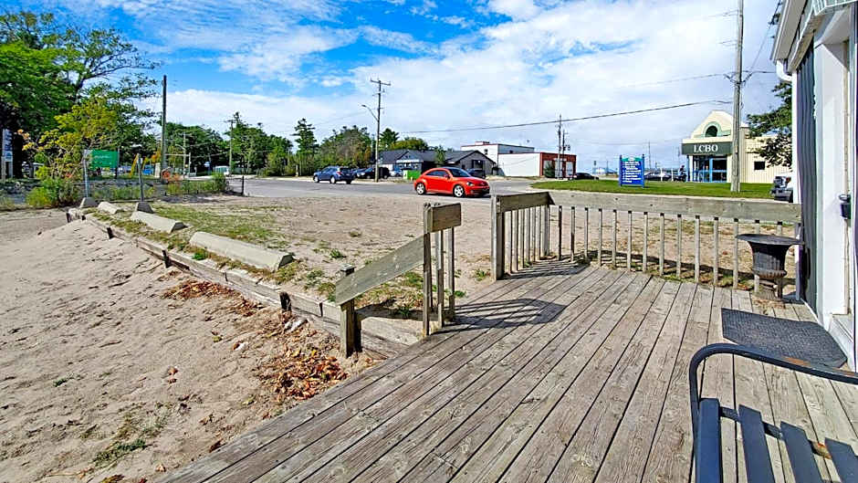 Main Beach River Retreat - Wasaga Beach 1 - Main Strip - 93 Mosley St