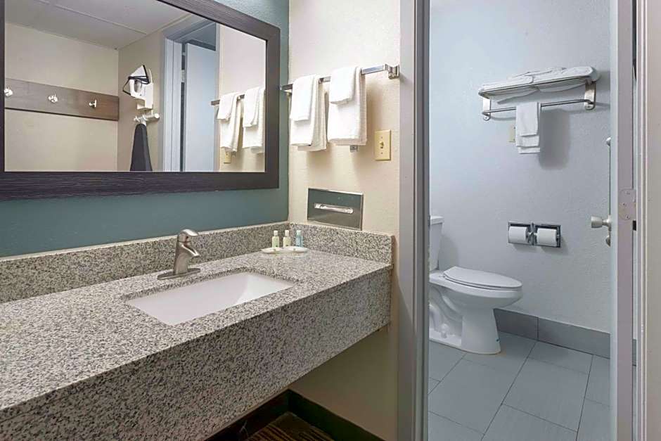 Quality Inn Newton at I-80