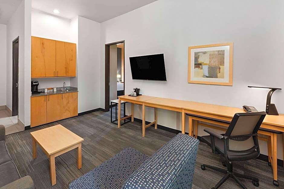 La Quinta Inn & Suites by Wyndham Austin NW/Lakeline Mall