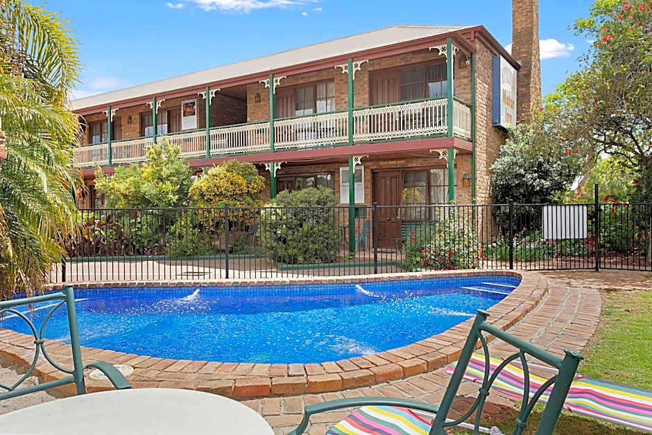 The Settlement Historic Hotel