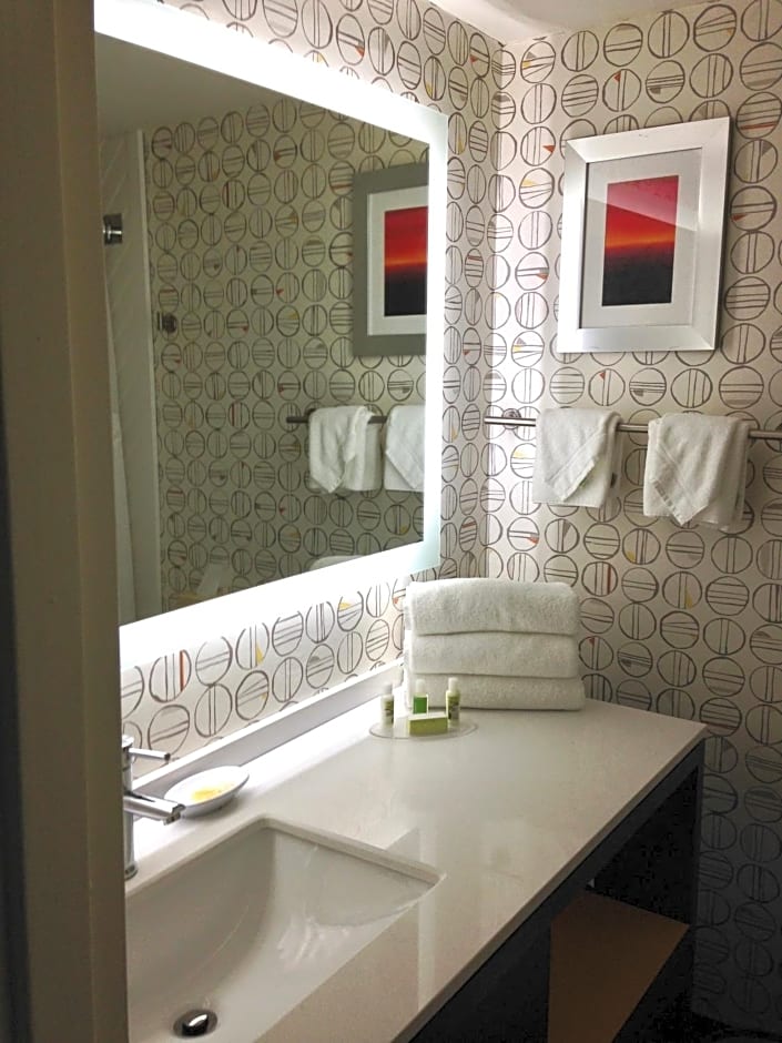 Holiday Inn & Suites Pittsfield-Berkshires, an IHG Hotel