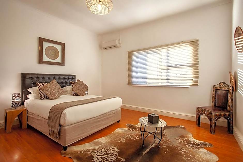 Inverdoorn Game Reserve Lodge