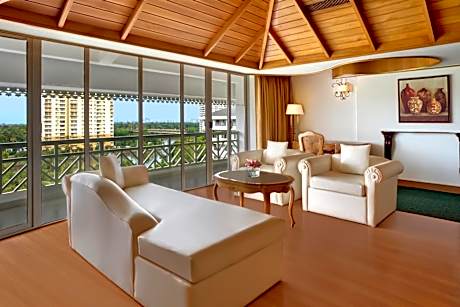 Duplex Suite, Club level, 1 Bedroom Bi-level Suite, 1 King, City view, Balcony with 10% F & B discount