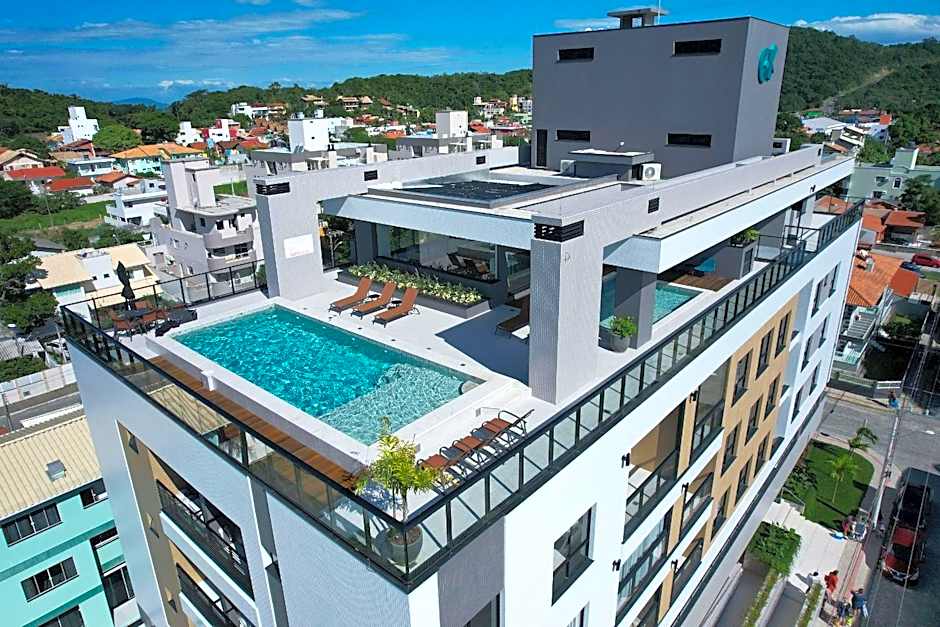 Adra 105 - Excelente apartamento no centro de Bombinhas - Rooftop com piscina e academia - À poucos metros da praia - (Consultar serviços de roupas de cama e banho)