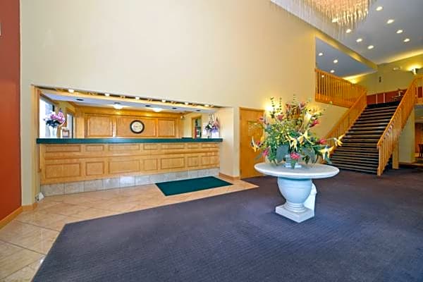 Days Inn & Suites by Wyndham Kalamazoo – Kalamazoo, MI