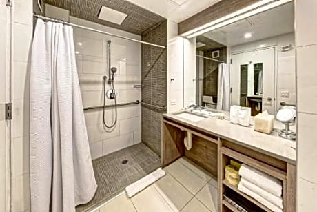 Queen Room with Two Queen Beds - Disability Access