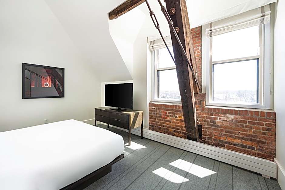 The Richardson Hotel