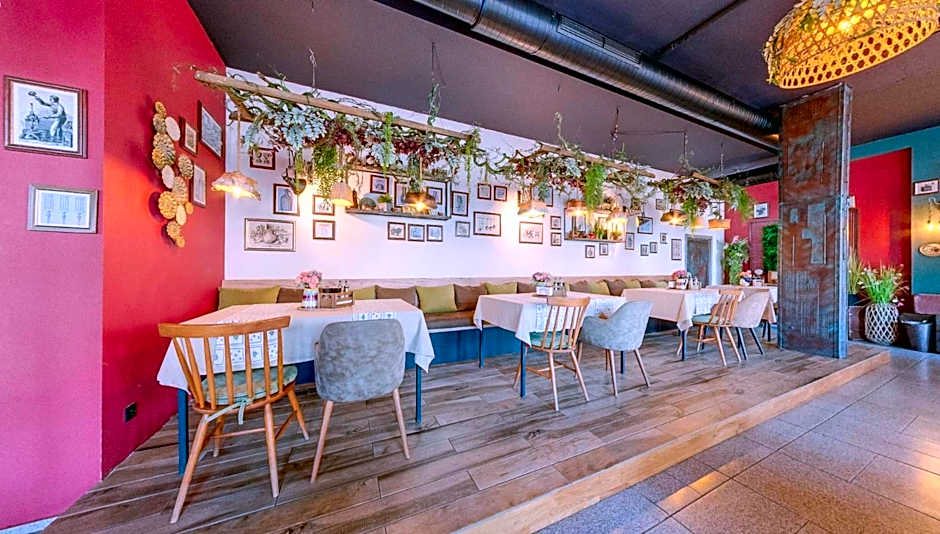 Maria Palace Complex