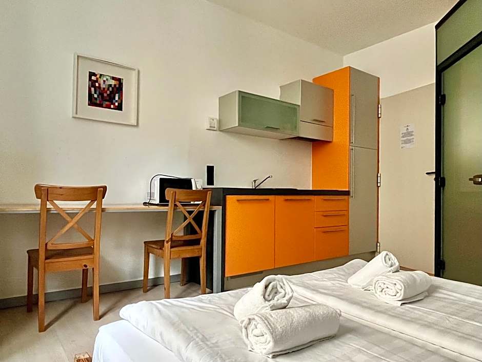 GuestHouse University by LR - self check in